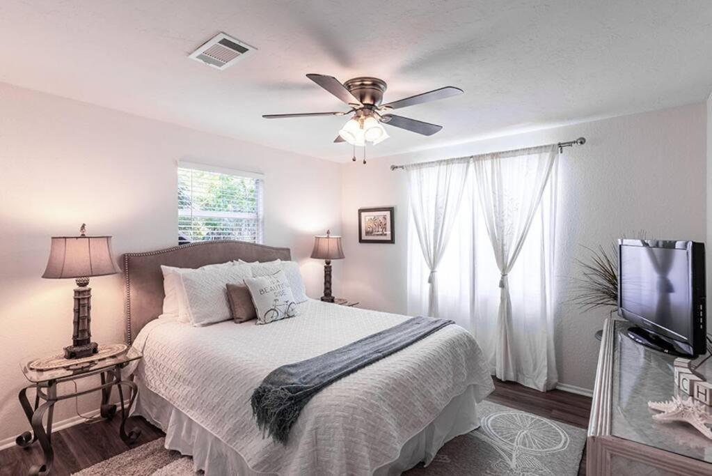 Your Tranquil Escape Is Found Directly On The Beach At The Serenity Beach Condo. Siesta Key Dış mekan fotoğraf